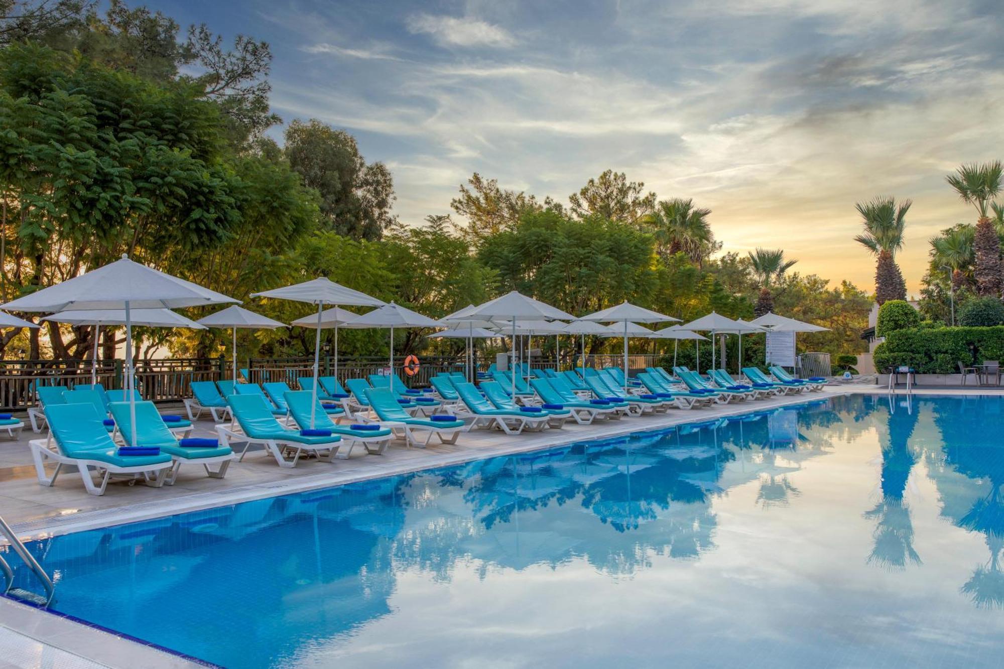 Labranda Mares Marmaris Hotel Exterior foto Pool at the hotel