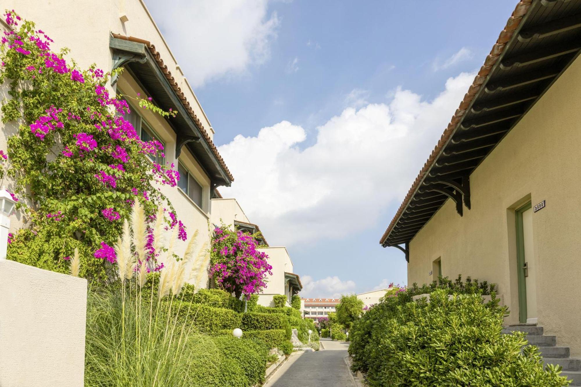 Labranda Mares Marmaris Hotel Exterior foto Residential neighborhood