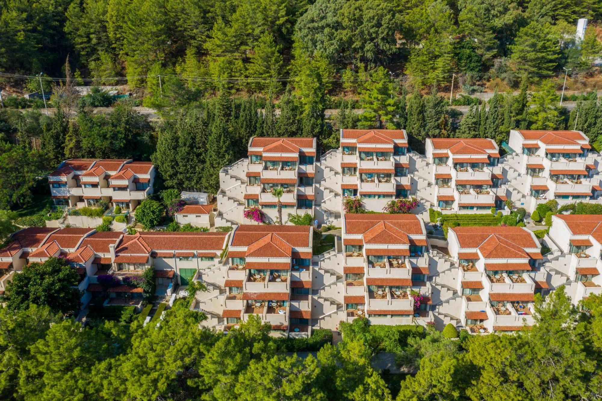 Labranda Mares Marmaris Hotel Exterior foto Residential complex in the village